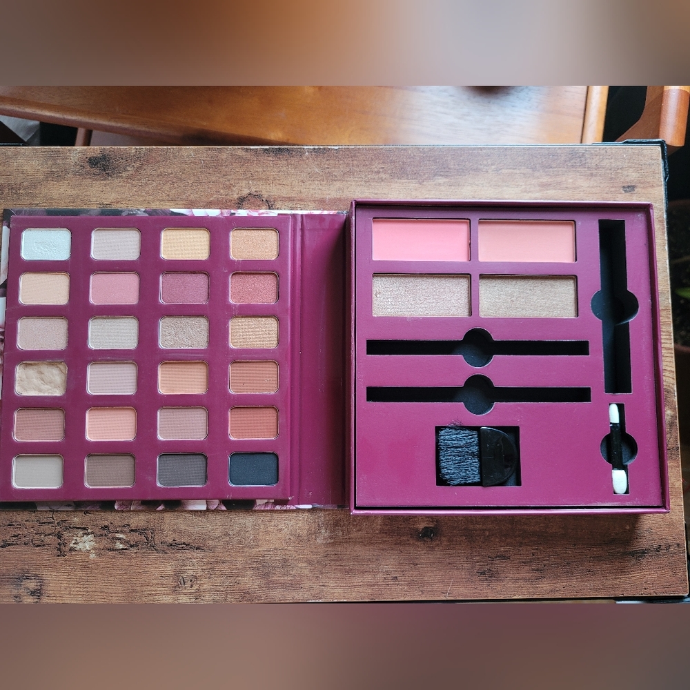 ❤️2 Ads/$20 - Beautify Beautique Eyeshadow/blush/highlighter/bronze palette
